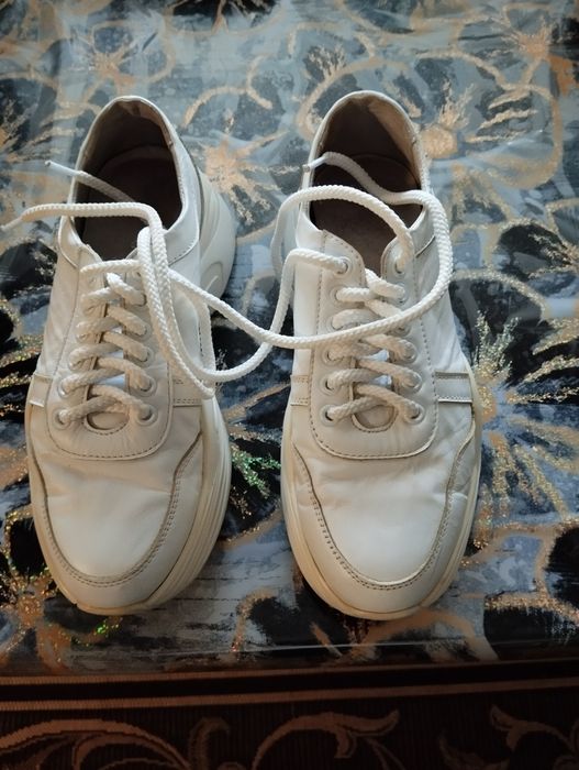 Женские кроссовки