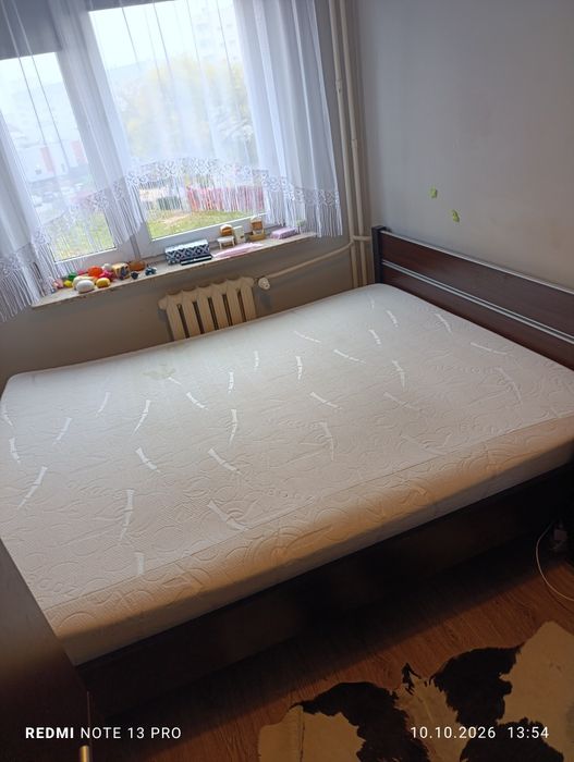 Łóżko ,szafa ,gratis szafka nocna .cena do negocjacji.