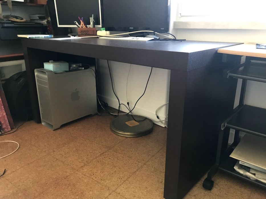 1 Excelente Secretária e 1 Cubo Gavetas Madeira