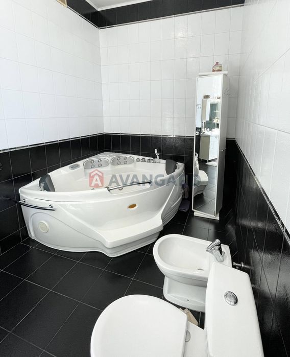 Дім біля річки для тих, хто знає ціну справжньому затишку.