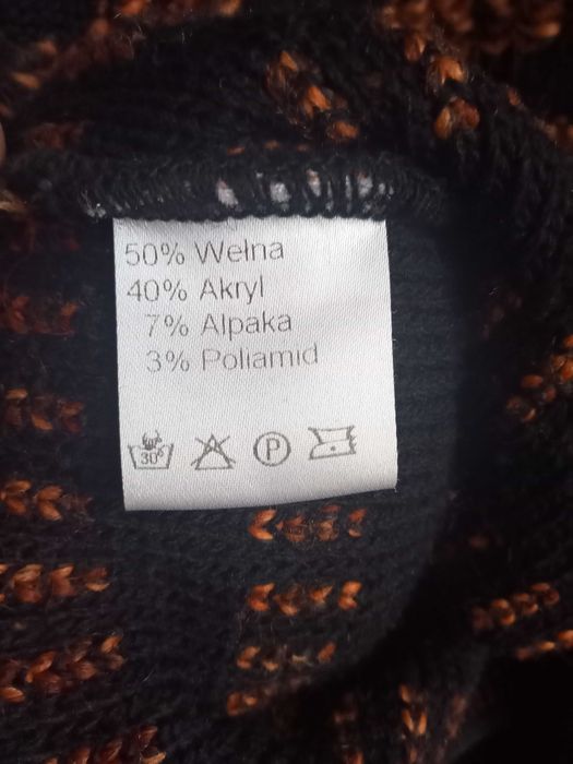 Sweter rozpinany z futerkiem w czarno - rude pasy