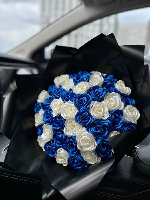 Букет троянд з атласних стрічок