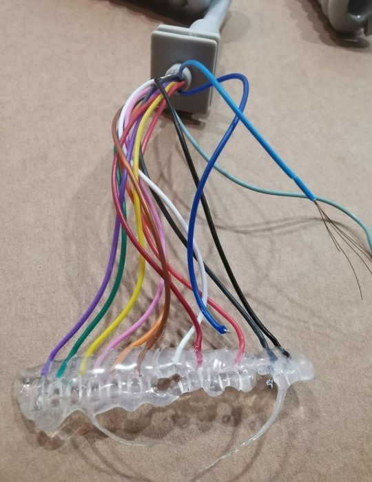 Przewód spiralny , kręcony , rozciągalny