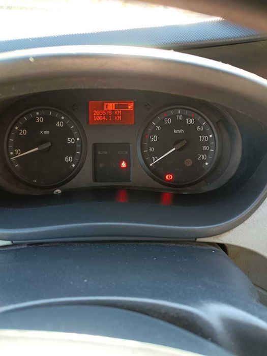 samochód renault trafic