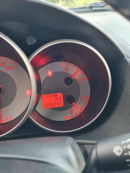 Мазда 3 1.6 бензин  Mazda 3