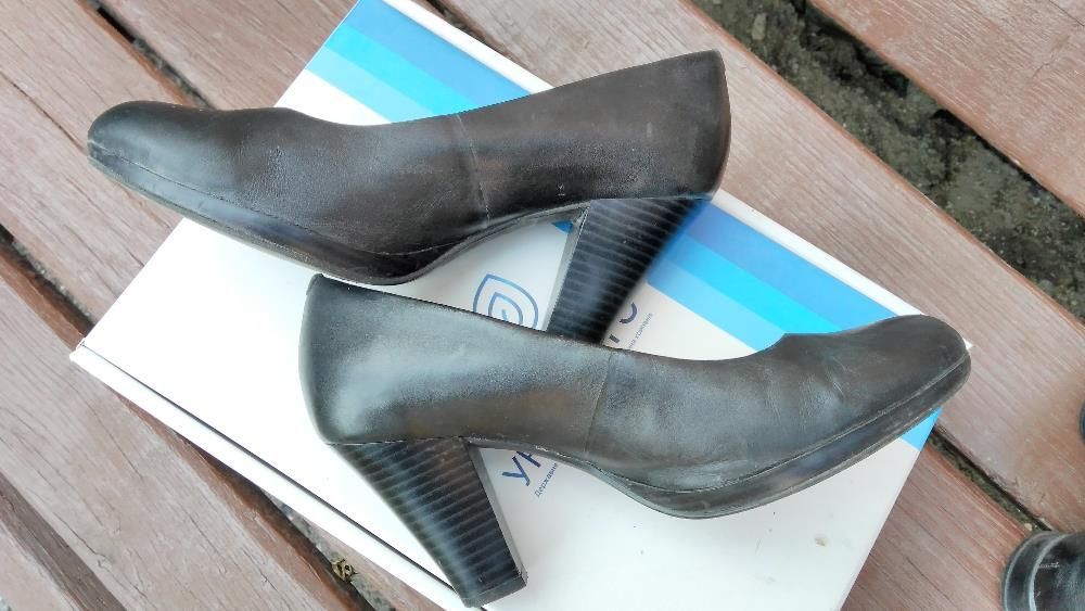 Кожанные черные туфли Clarks 38 39 размер чорні шкіра на каблуке