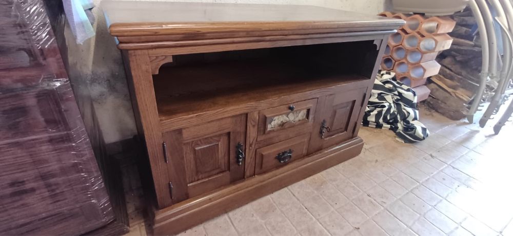 Movel maciço de apoio a Tv, tampo rotativo