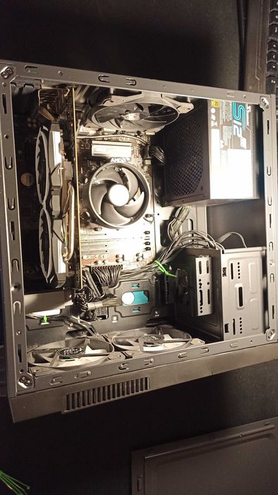 PC Desktop Gaming Ryzen 3100, RX 580 8GB, 8GB RAM c/ Licença Windows