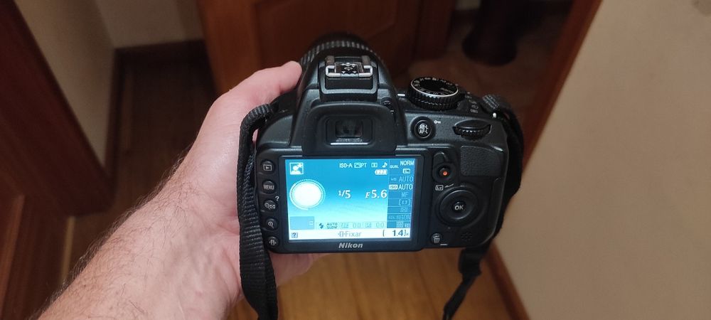 NIKON D3100 + Objetiva AF-S DX 18-55mm e AF-S DX 55-200mm VR