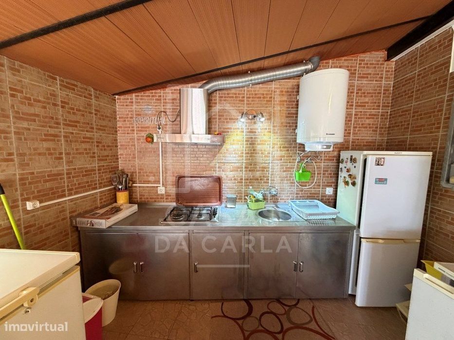 Propriedade T3 com Anexo T1+1 completamente renovada e jardim com 1...