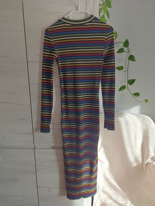 Sukienka przylegająca w paski