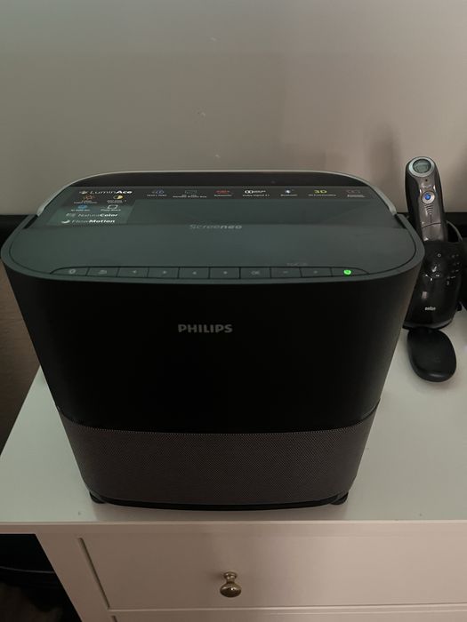 Projektor Philips Screeneo 2510 full hd ust