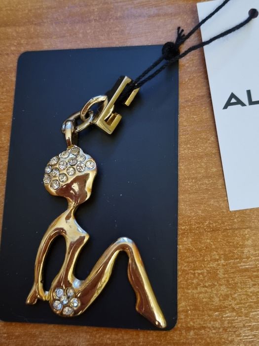 Брелок ALDO оригинал  Девушка в стразах.
Очень нарядная бижутерия!