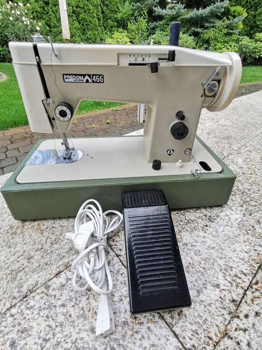 Predom Łucznik 466 z 1981r wraz z  dokumentacją maszyna do szycia