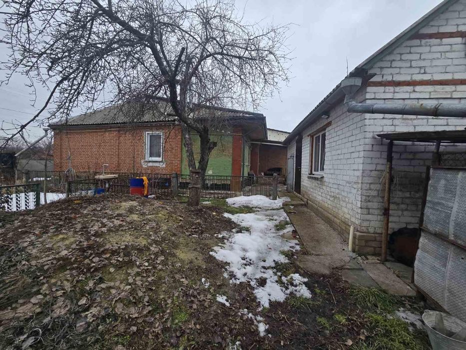 частина будинку з приватизованою ділянкою 7 соток. Роганський житловий