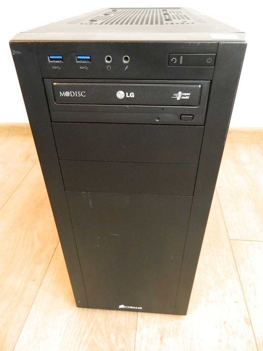 Obudowa Corsair z nagrywarką DVD