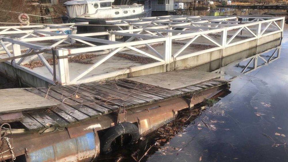 Понтон / будинок на воді