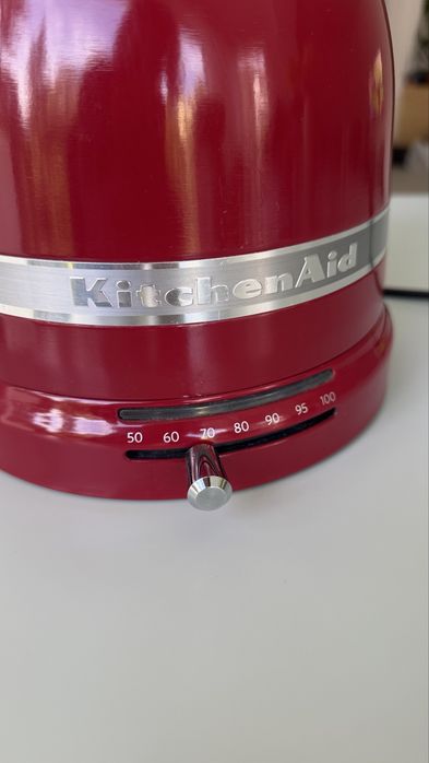 Czajnik elektryczny KitchenAid Artisan 1,5 l, czerwony (Empire Red)