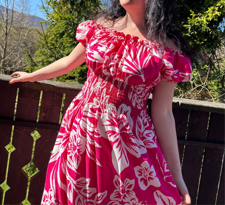 Letnia sukienka maxi w kwiaty – zwiewna, elegancka, idealna na lato