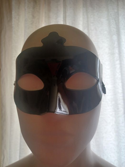 Maska karnawałowa czarna  połysk