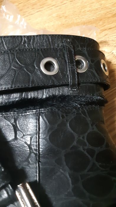 Кожаные стильные ботинки на устойчивом каблуке