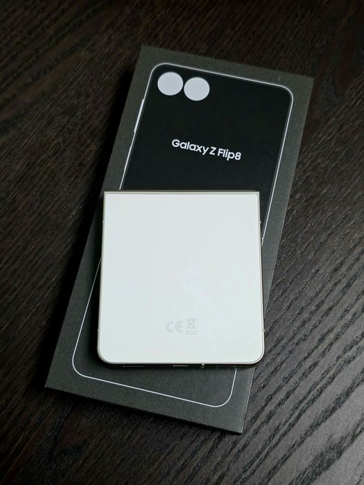 Samsung Galaxy Z Flip 8