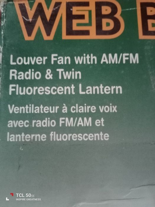 Aparelho antigo com rádio/ lanterna fluorescente/ ventilador .