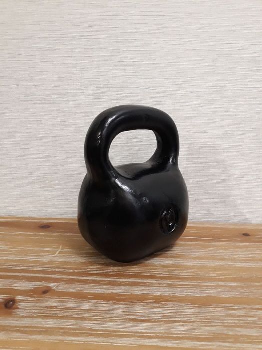 Продам небольшую гирю 16кг