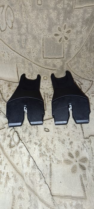 Sprzedam adaptery do fotelika
