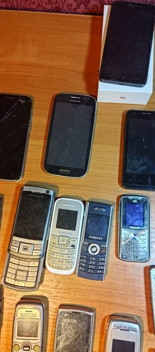 Продам лот телефонов