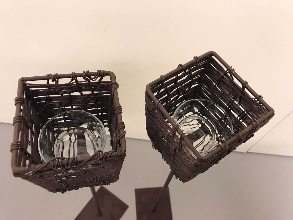 Conjunto de 2 castiçais em metal