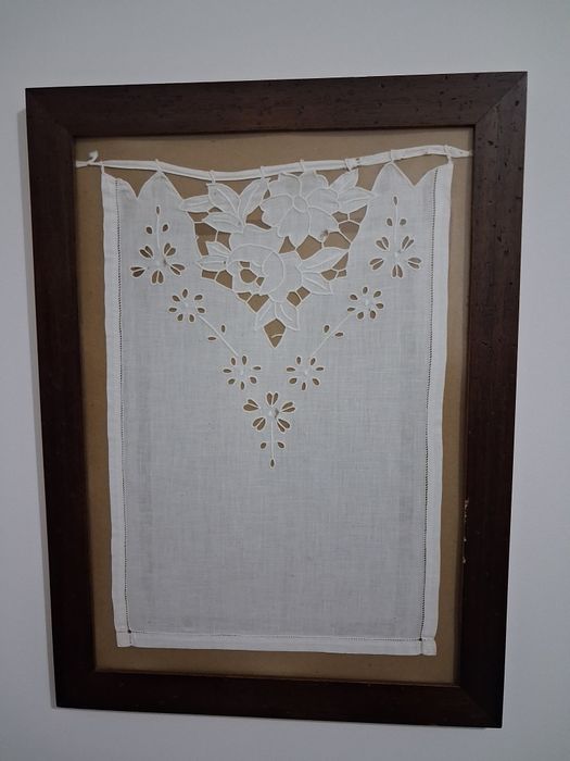 Conjunto de 2 quadros com bordados antigos