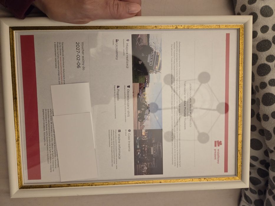 Prezent, Święta, Tratowanie wraków Monster Truckiem