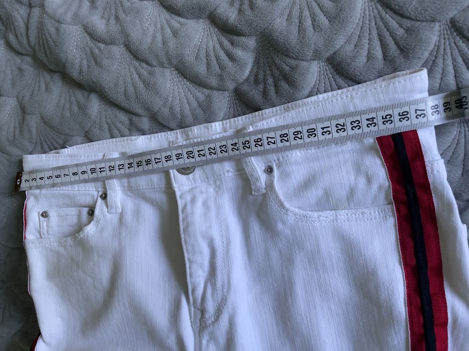 Джинси білі з високою посадкою stradivarius