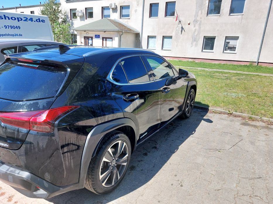 Lexus UX250H  rocznik 2022 hybryda