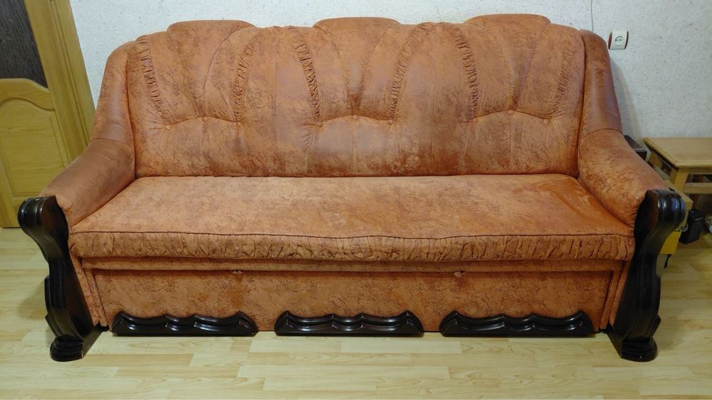 Диван в хорошому стані