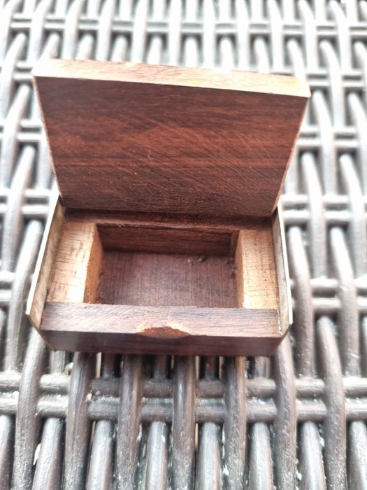 Vintage mini caixa de madeira e Latão