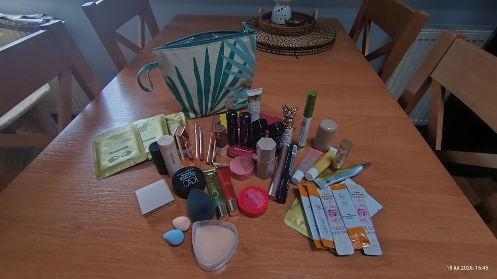 Wyprzedaż kosmetyków – zestaw | kosmetyczka + gratisy