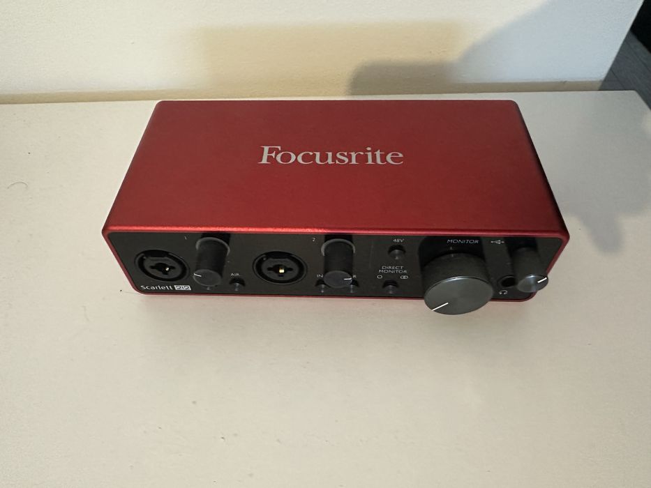 Placa focusrite 2i2