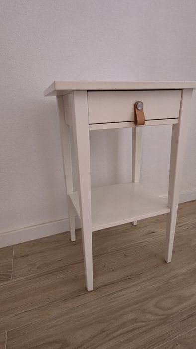Mesas de Cabeceira Hemnes