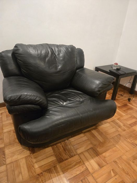 Sofá 3 e 1 lugar em pele