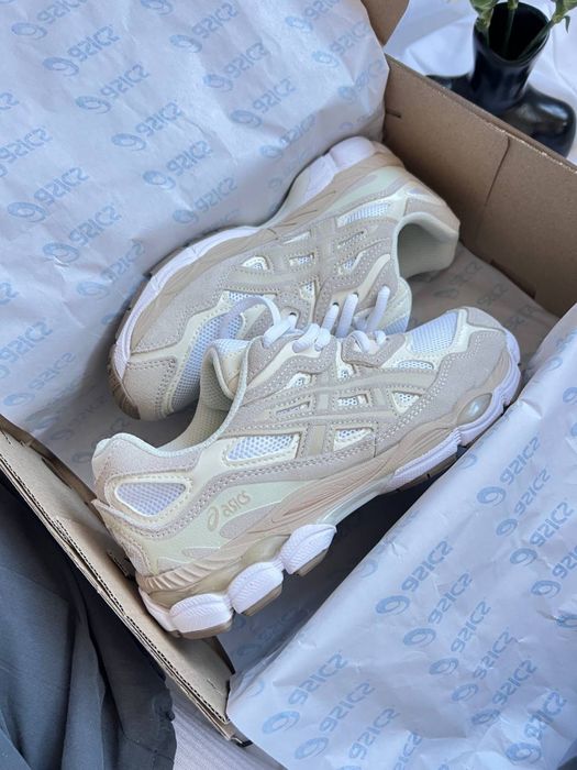 Asics Gel-Nyc Beige трендові жіночі кросівки асікс гель нюк