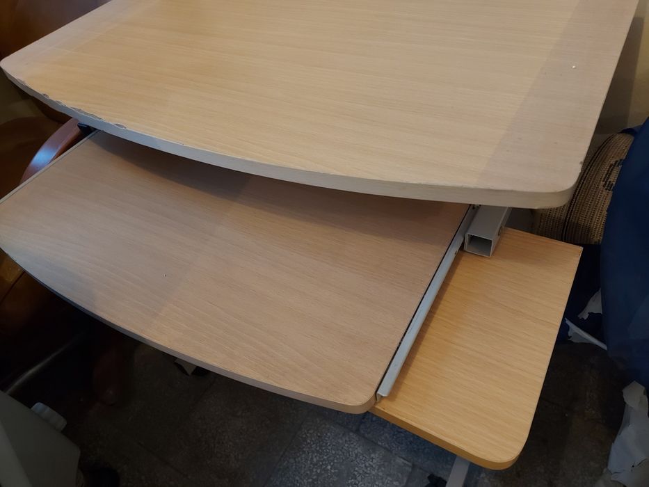 Biurko komputertowe