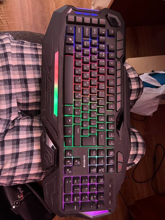 Комп'ютер для навчання, для дому 
Монітор LG fetron 22 дюйми.