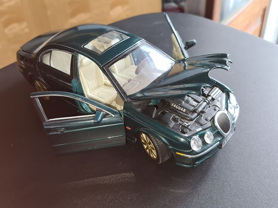 Jaguar S Type escala 1.18