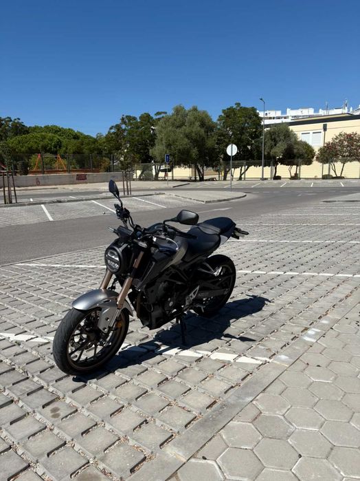 Honda CB125R 2023