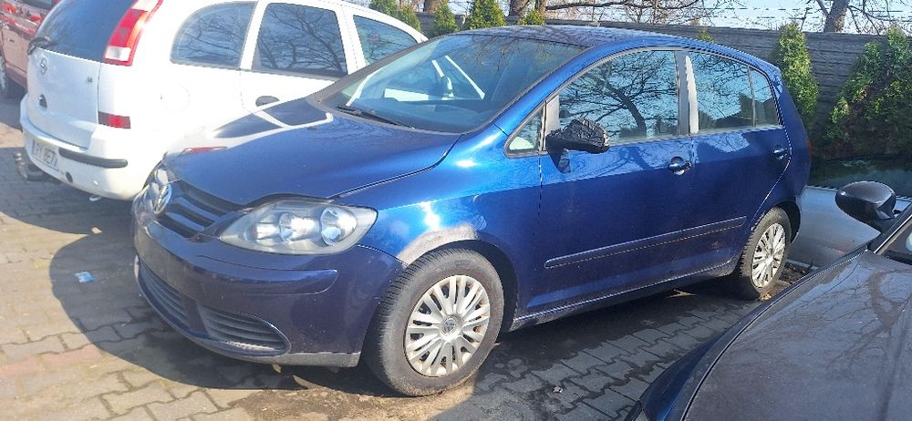 Cały Volkswagen Golf V plus na części