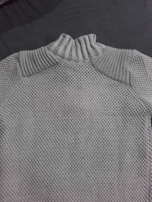 Sweter modny. Stan bardzo dobry.