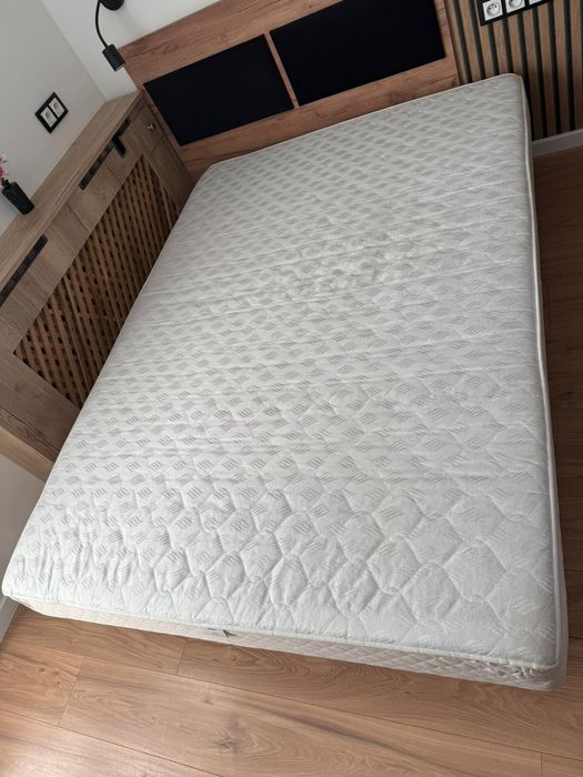 Łóżko jak nowe - materac na stelażu 140x200cm