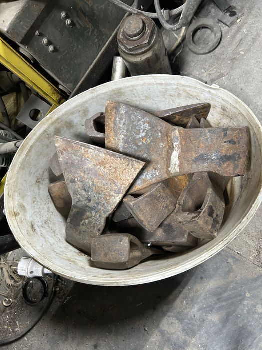 сокира радянських часів (тріснуті-варені)